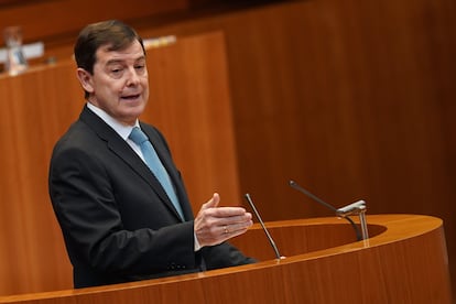 El presidente de la Junta de Castilla y León, Alfonso Fernández Mañueco, interviene en el Debate de Política General en Valladolid en marzo.
