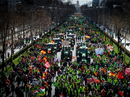 Manifestación de los agricultores, ganaderos y pescadores este lunes en Madrid.