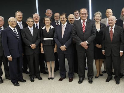 Em foto de dezembro de 2009, o ministro Gilmar Mendes recebia os colegas que compunham a Corte do STF e ministros aposentados para almoço de confraternização.