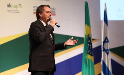 Jair Bolsonaro participa en un foro con empresarios brasileños e israelíes, este martes en Jerusalén.