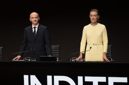 La presidenta de Inditex, Marta Ortega, y el consejero delegado, Óscar García, Maceiras, durante la Junta General de accionistas.