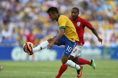 Neymar, durante el partido contra Inglaterra.