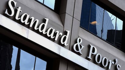 La SEC acusa a S&P de violar las normas de conflicto de interés de las agencias calificadoras