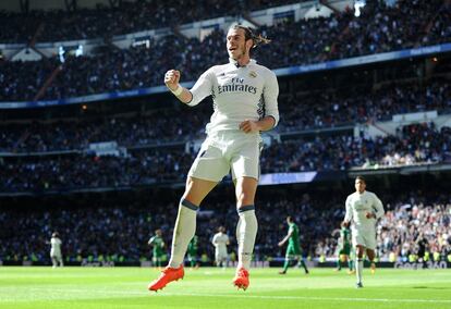 Gareth Bale del Real Madrid celebra el segundo gol.