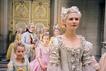 Maria Antonieta, la más coqueta de las reinas de Francia, fue llevada al cine por Kirsten Dunst.