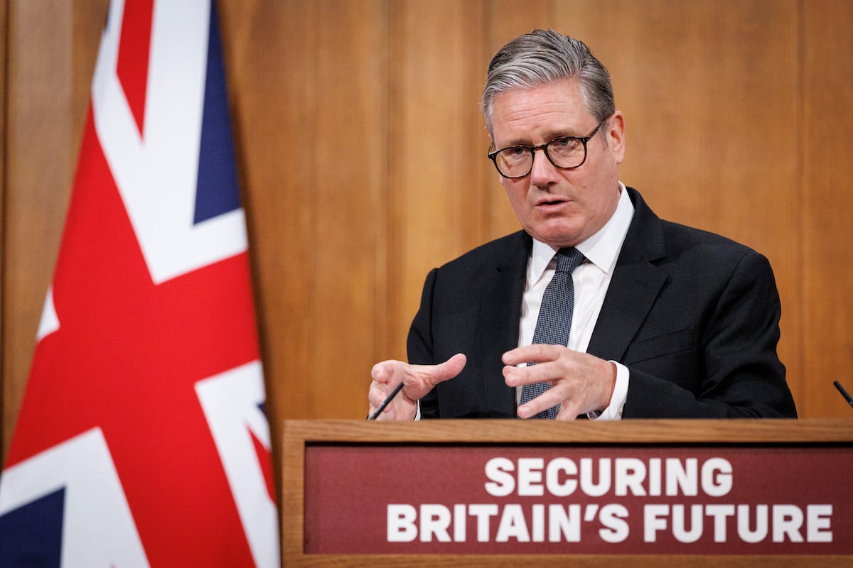 Keir Starmer endurece las reglas de entrada de inmigrantes en respuesta al auge de la derecha populista
