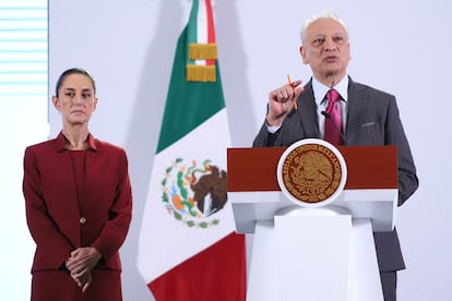 Víctor Rodríguez Padilla, director de Pemex, durante su participación en la conferencia matutina.