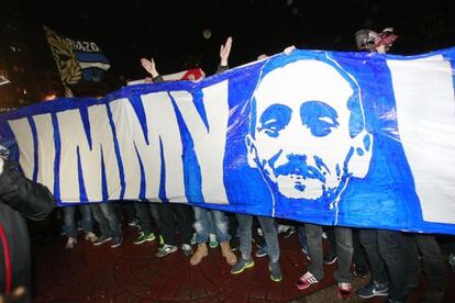 Fans of Deportivo Coruña pay tribute to the man who died in the street fight.