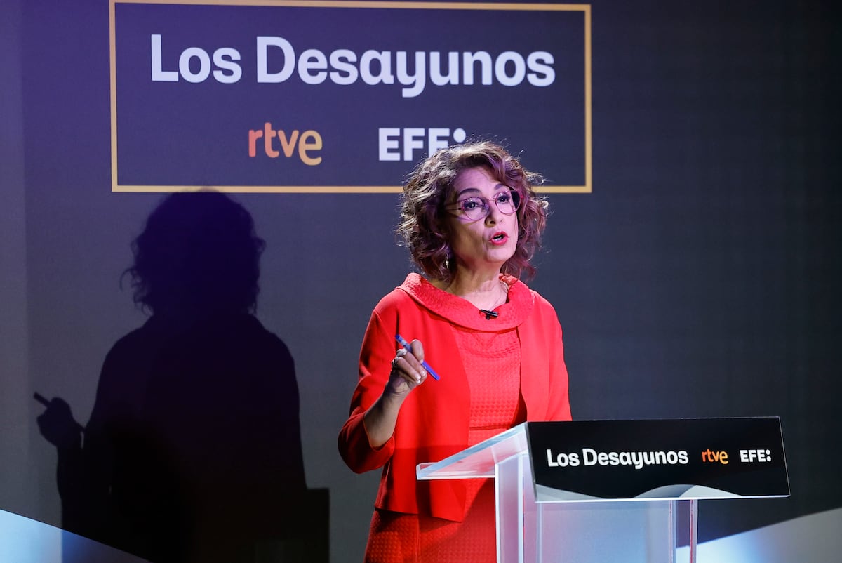 Montero avanza que España cumplió el objetivo de déficit del 2,5% en 2025
