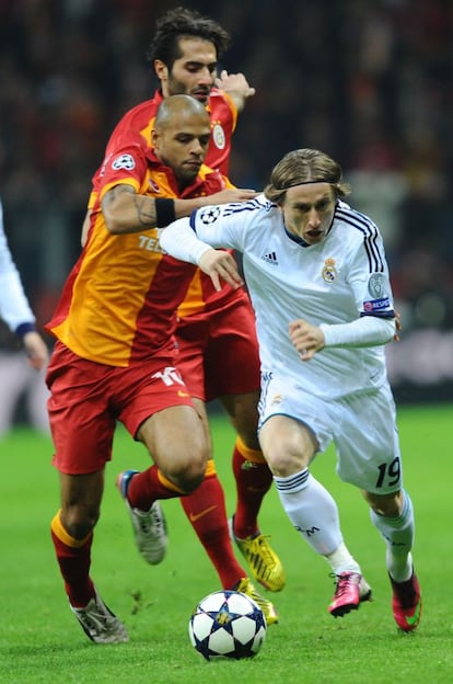 Modric se marcha de Felipe Melo.