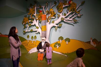 Bienvenido a Rabbit Hole, el nuevo museo de literatura infantil que lleva una década en construcción y que, finalmente, abrió sus puertas el pasado mes de marzo. Los fundadores del espacio, Pete Cowdin y Deb Pettid, que ejercieron de libreros en el pasado, han transformado el enorme edificio en una serie de escenarios sacados directamente de las páginas de sus amados libros ilustrados. Reinos encantados, laberintos llenos de color y muchos, muchos, juegos son los atractivos de este templo de la diversión. El museo se encuentra en la ciudad de North Kansas City (Misuri, EE UU) y su entrada cuesta 16 euros a mayores de dos años.