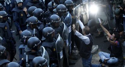 La Policía Nacional mantiene cortados los accesos al Congreso de los Diputados en Madrid, en septiembre de 2012.
