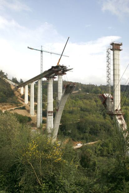 Obras del AVE en el tramo Ourense-Santiago de Compostela.