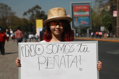 Dana Zamprano, 9 años, vino con su madre "en solidaridad a los amigos y familiares que tenemos allá."