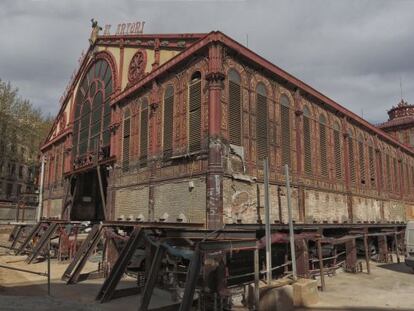 Aspecte de les espectaculars obres de remodelaci&oacute; del mercat de Sant Antoni, un dels quatre centres en rehabilitaci&oacute;