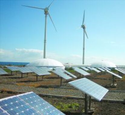 Parque e&oacute;lico y solar del Instituto Tecnol&oacute;gico de Canarias. 