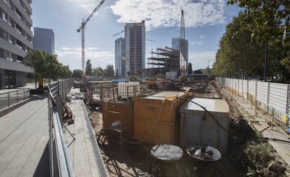 Obras de construcción de una promocion de la empresa Neinor en Hospitalet del Llobregat (Barcelona).