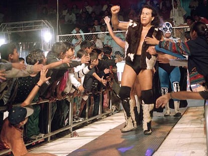 El luchador Perro Aguayo, en el 2000.