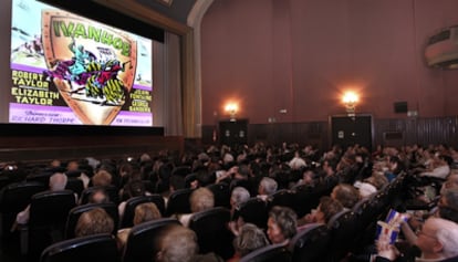 Aspecto de la sala del cine Callao de Madrid
