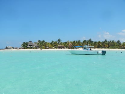 Playa del Norte (Islas Mujeres, México). La arena blanca y suave, y el agua clara y poco profunda, hacen de Playa Norte un lugar perfecto. Es fácil llegar y la entrada es gratuita, además hay muchos lugares para comer algo cerca.