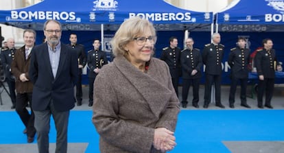 La alcaldesa Manuela Carmena en la celebración de el patrón de los Bomberos.