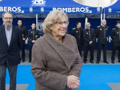 La alcaldesa Manuela Carmena en la celebración de el patrón de los Bomberos.