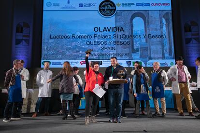 El queso Oladivia, de la quesería andaluza Quesos y Besos 'Artesanos de Sierra Morena', recibe el premio World Cheese Awards 2021 en el Palacio de Exposiciones y Congresos Ciudad de Oviedo el 3 de noviembre.