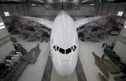 Un Airbus A380 de la aerolínea alemana Lufthansa. 