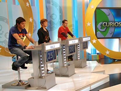 El concurso <i>Xlacara,</i> emitido en Aragón TV. A la izquierda <i>Ahora y nunca, </i>de MTV.