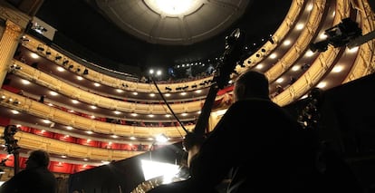 Vista del interior del Teatro Real desde el foso de la orquesta.