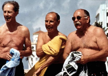 Desde la izquierda, Don Ameche, Hume Cronyn, Wilford Brimley, en un fotograma de la película 'Cocoon'.
