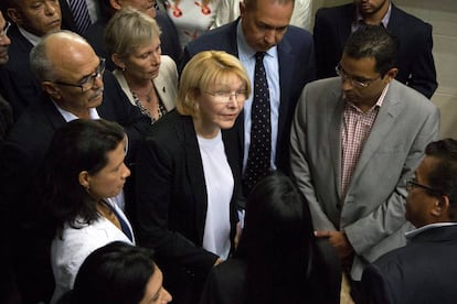 Luisa Ortega chega na segunda-feira à Assembleia Nacional em Caracas.