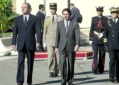 Aznar y Chirac momentos antes de iniciar la reunión en Málaga.