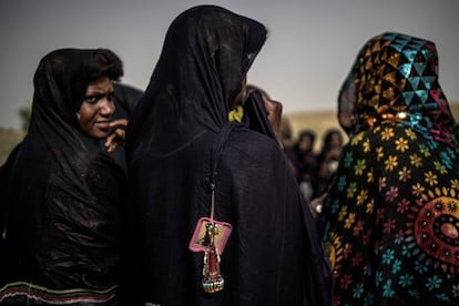 Esta zona vive en una espiral infernal: la presión demográfica y la escasez de recursos han generado una mayor competencia con los agricultores por la tierra. Los conflictos se han multiplicado. En todo el Sahel, los cultivos están invadiendo los corredores de trashumancia y viceversa.