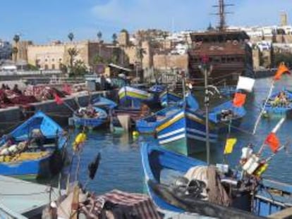 Barcos varados en un muelle del puerto pesquero de Rabat, en el estuario del río Buregreg.