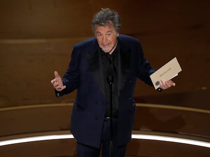 Al Pacino presents the award for best picture during the Oscars on Sunday, March 10, 2024, at the Dolby Theatre in Los Angeles. (AP Photo/Chris Pizzello)