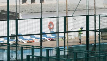 Un nen ha mort ofegat en aquesta piscina de Vilanova i la Geltrú.