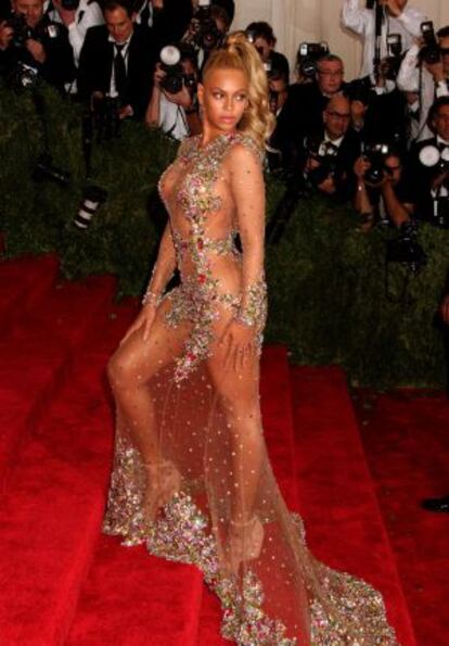 Beyoncé, en la gala del Met con un vestido de Givenchy.