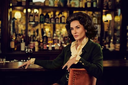 Demi Moore como Anna Woodward, una de las 'amigas' traicionadas por el escritor en 'Feud Capote vs the Swans'