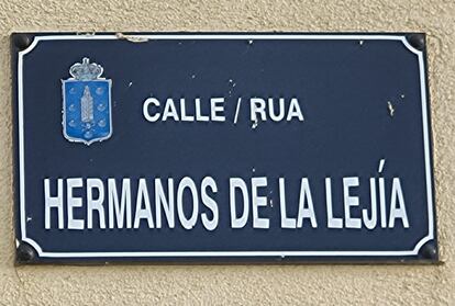 Placa de la calle Hermanos de la Lejía en A Coruña.