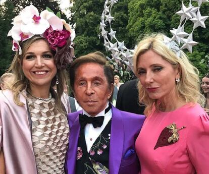 Máxima de Holanda, Valentino y Maria Chantal Miller.