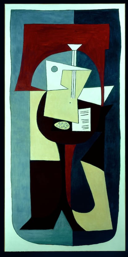 'Guitarra y partitura', 1920. Óleo sobre lienzo, 212 x 102 cm. Colección Marina Picasso, Cortesía de la Galerie Krugier & Cie, Ginebra  © Sparte, Mr. Patrick Goetelen / Sucesión Pablo Picasso, VEGAP, Madrid, 2014