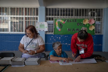 Más de 98 millones de mexicanos están llamados a las urnas para elegir más de 20.000 cargos públicos en el proceso electoral más grande de su historia.