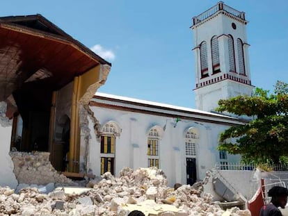 La iglesia del Sagrado Corazón en Los Cayos fue una de las que sufrió grandes destrozos en el terremoto de este sábado en Haití.