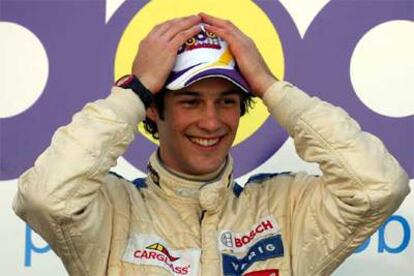 Bruno Senna, en el podio tras su triunfo en Australia.