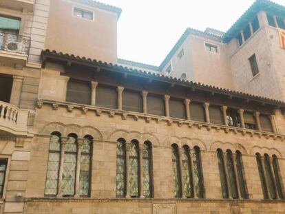 La estelada cuelga en la fachada principal del Ayuntamiento