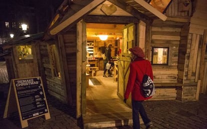 Entrada al taller 'Remake Christmas', instalado por el artista Tomas Dambo en la antigua iglesia de Nikolaj Kirke, en Copenhague.