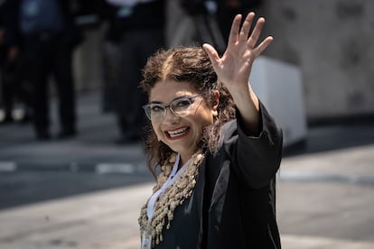 Clara Brugada a su llegada al Tribunal Electoral del Poder Judicial de la Federación (TEPJF), en Ciudad de México, el 15 de agosto de 2024.