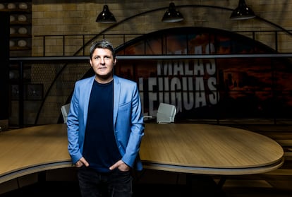 El periodista y presentador Jesús Cintora, que lidera el programa 'Malas lenguas', en el plató de RTVE Prado del Rey de Madrid.