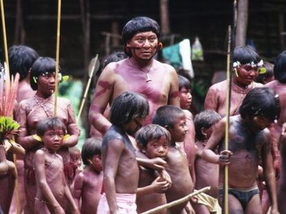 Miembros de la tribu amaz&oacute;nica de los yanomami, en este caso de Brasil.